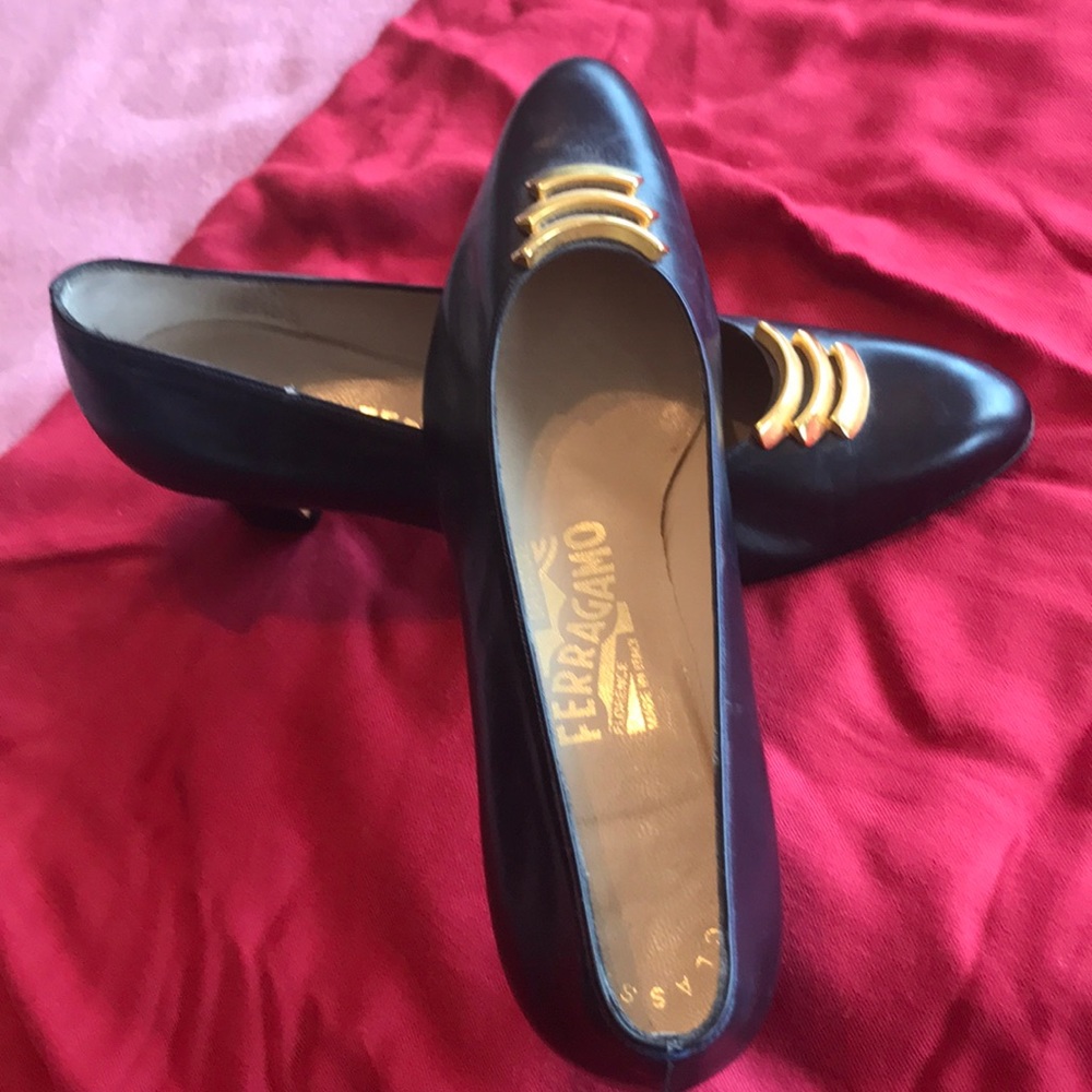 Navy blue mid heel with gold accent